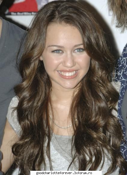 miley cyrus (destiny hope cyrus) s-a nascut in data de 23 noiembrie 1992 in nashville, tennessee.