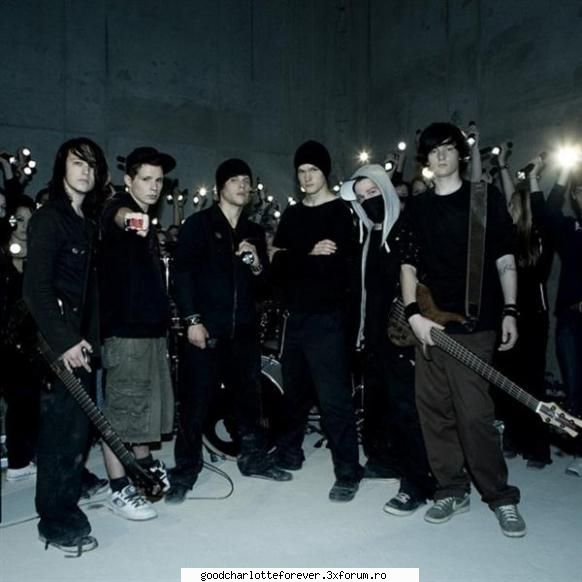 imbinand hard rockul melodic cu versuri si elemente de hip-hop, trupa nevada tan a intrat rapid in