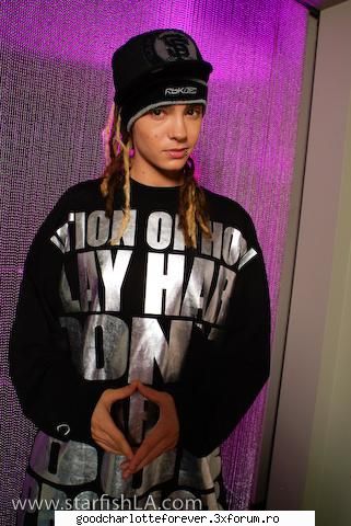 aici punem orice cu tom : kaulitz cu 10 minute inainte de bill
locul parului: saten vopsit blond cu