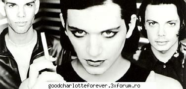 formatia compusa din brian molko (nascut pe 10 decembrie 1972, luxemburg; stefan olsdal (nascut pe