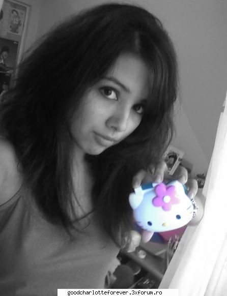 na-va o poza > : p 

 :rotfl:  :rotfl: photo.os with me :d