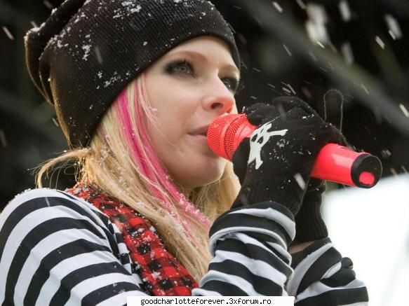 avril lavigne imi place cum canta tipa ^Admin^